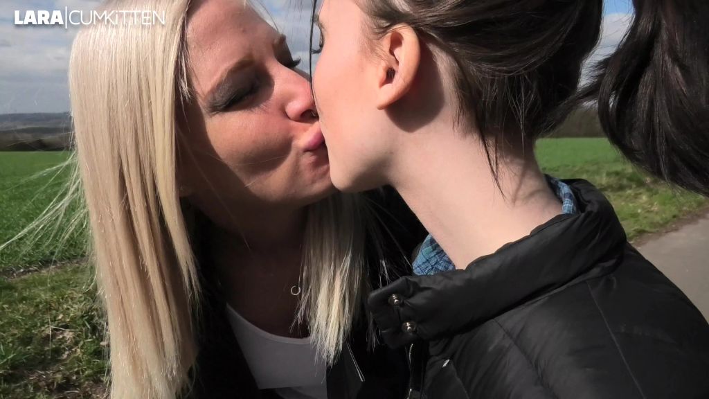 sexy foto nr. 2 von JEANS PISS | Wir nässen uns beide komplett ein