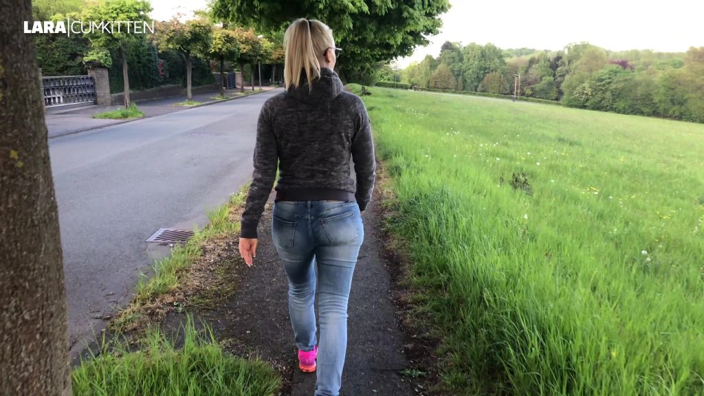 sexy foto nr. 1 von Privater PISS Clip | Nasse Fotze gaaanz nah