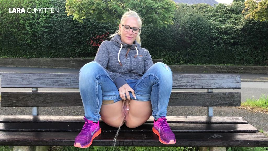 sexy foto nr. 7 von Privater PISS Clip | Nasse Fotze gaaanz nah