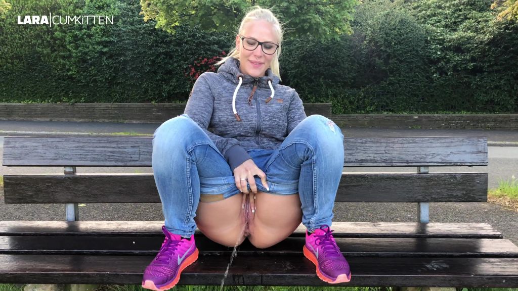 sexy foto nr. 8 von Privater PISS Clip | Nasse Fotze gaaanz nah