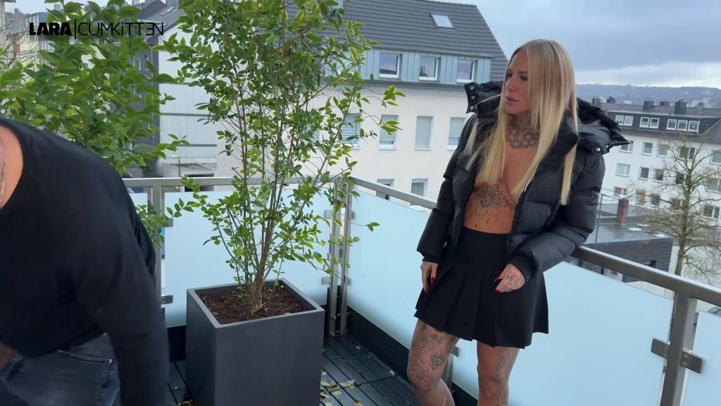 sexy foto nr. 5 von Beim rauchen ERWISCHT | Jetzt bekommt er meine PISS FLUT