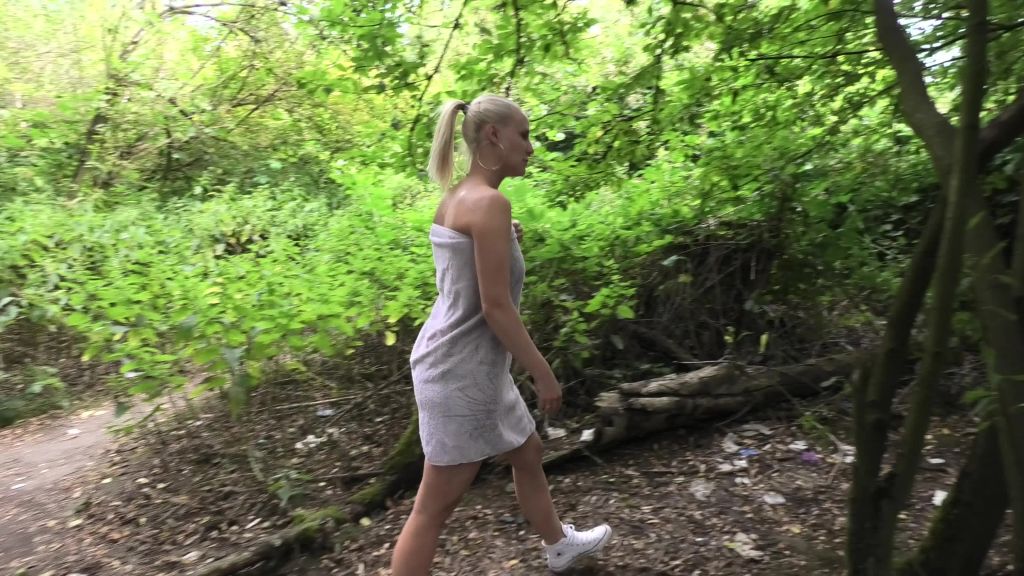 sexy foto nr. 1 von Maul auf - die Flut kommt | Mein Piss Sklave vom FKK Strand