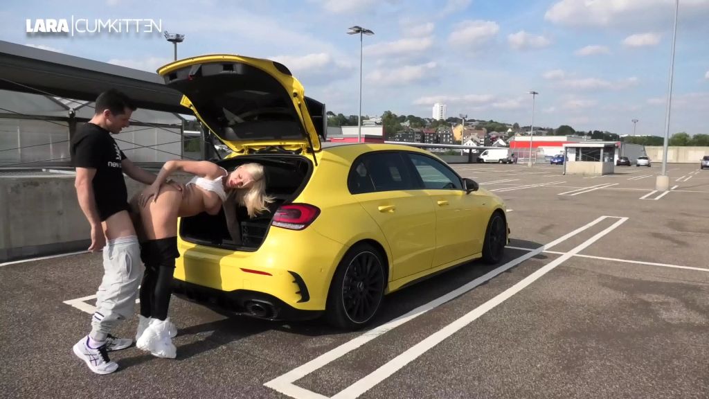 sexy foto nr. 8 von Praller BUBBLE BUTT im Supermarkt | Public LEGGINGS FICK