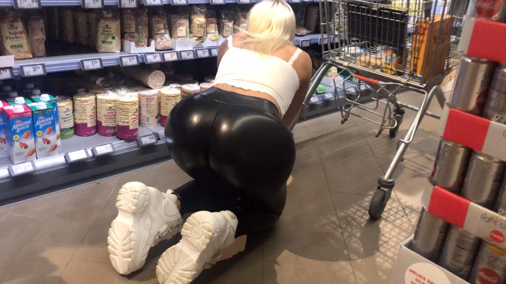 Praller BUBBLE BUTT im Supermarkt | Public LEGGINGS FICK