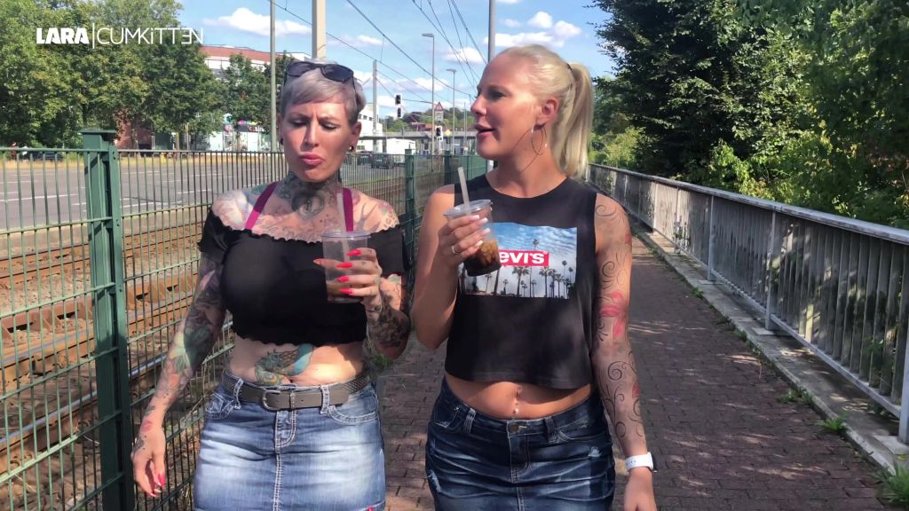 sexy foto nr. 1 von PUBLIC PISS CHALLENGE | Bei wem läuft der Becher über?