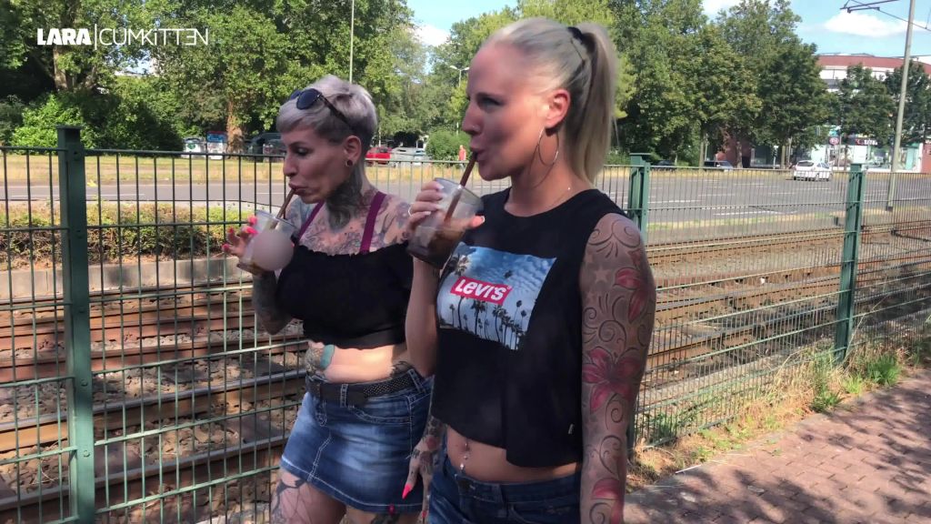 sexy foto nr. 4 von PUBLIC PISS CHALLENGE | Bei wem läuft der Becher über?