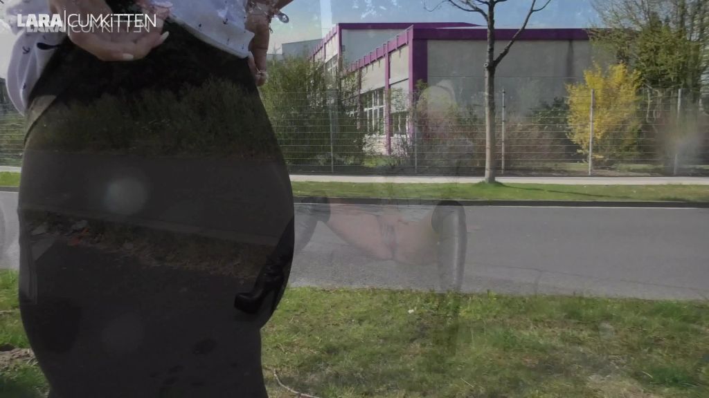 sexy foto nr. 7 von Nasse PISSFOTZE | 2x Public PISS auf der Straße