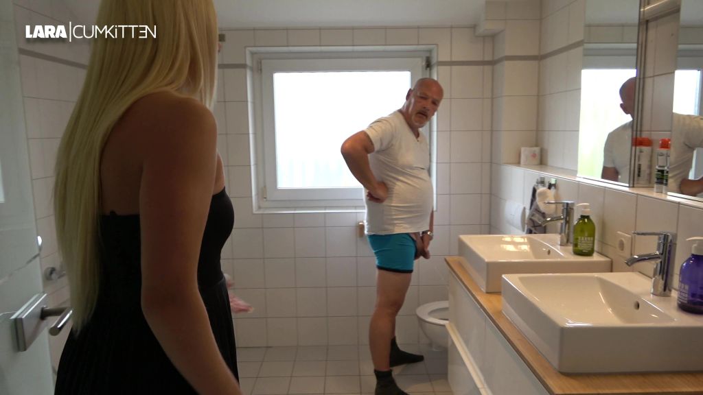 sexy foto nr. 3 von DU PISST IM STEHEN? | ICH PISS DICH VOLL!