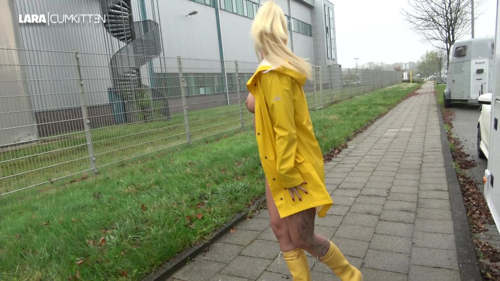 sexy foto nr. 5 von FETISCH PISS | Sexy in Gummistiefeln und Regenjacke