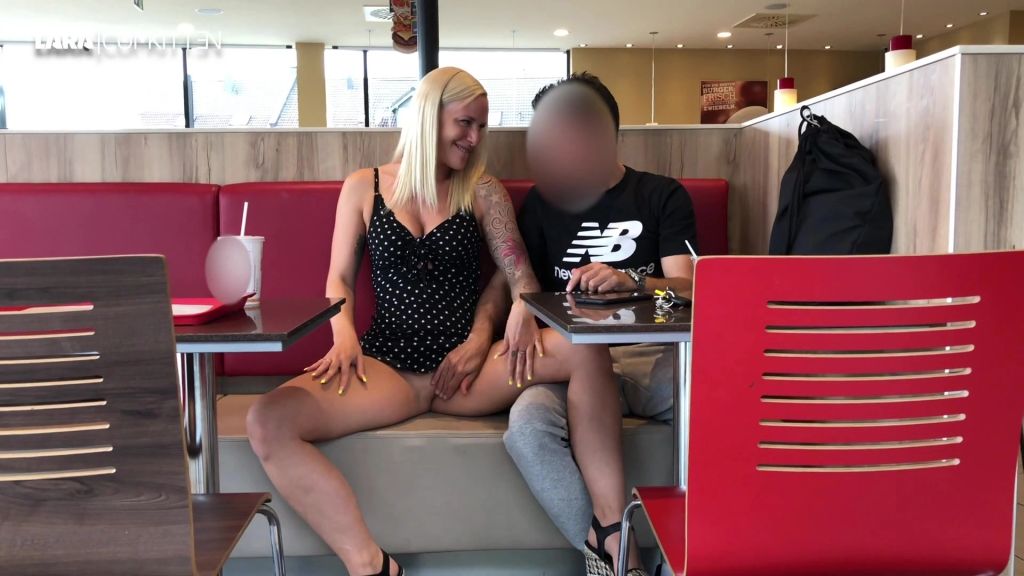 sexy foto nr. 2 von Public Fick im BURGER LADEN | SPERMAFACE mitten im FastFood Restaurant