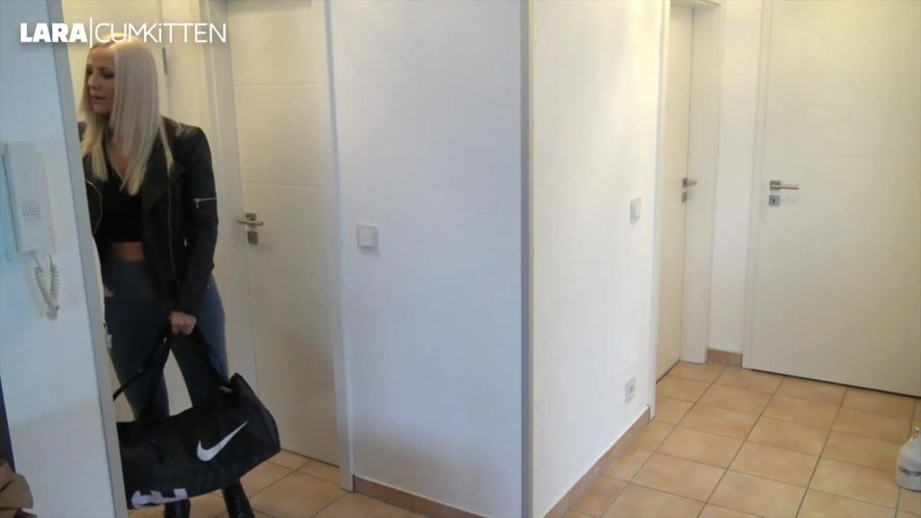 sexy foto nr. 1 von BEINE BREIT für ein verficktes Foto Shooting | XXL Facial nur für ein paar Bilder