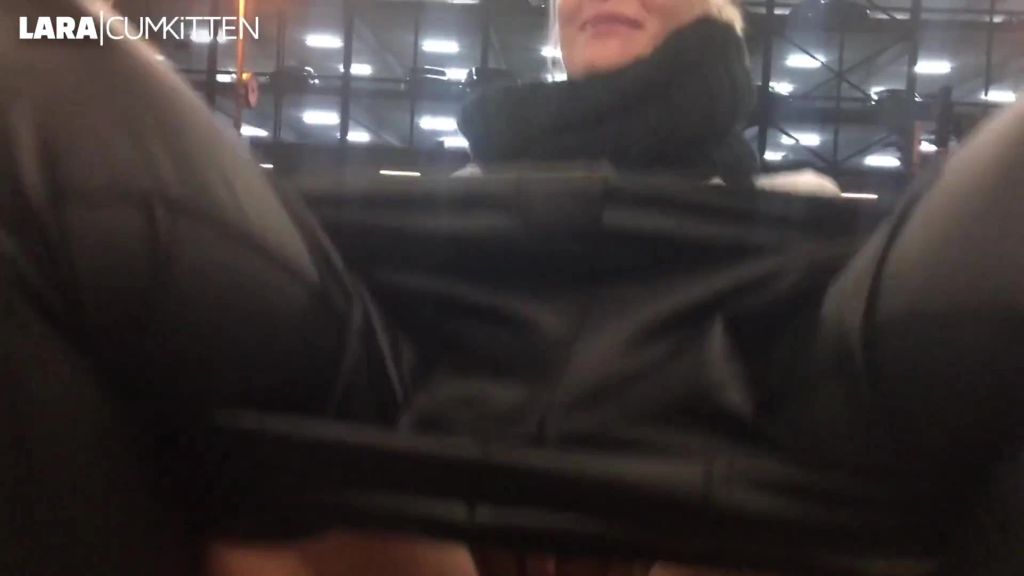 sexy foto nr. 8 von Dreister PUBLIC PISS im Hauptbahnhof | Natursekt Quelle direkt am Bahnsteig