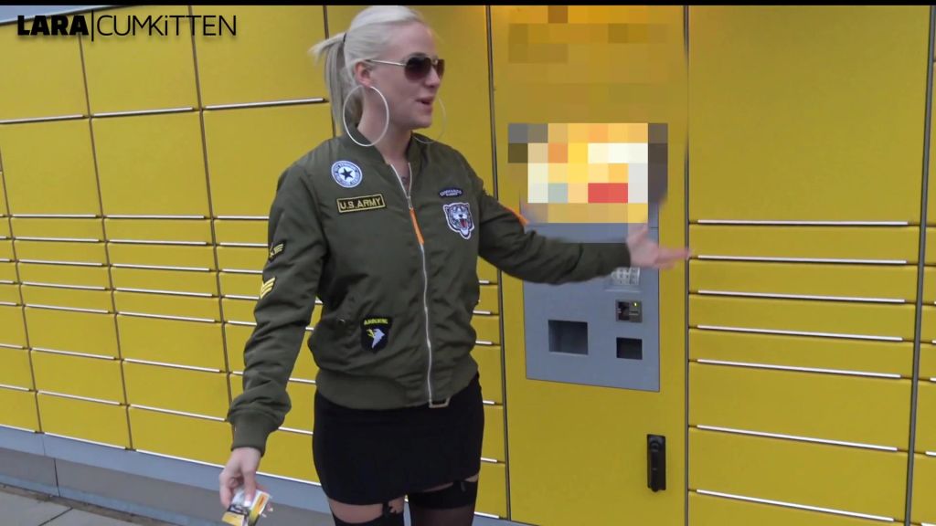 sexy foto nr. 2 von Straps Date an der FUCKSTATION | Notgeiles Miststück weggefickt