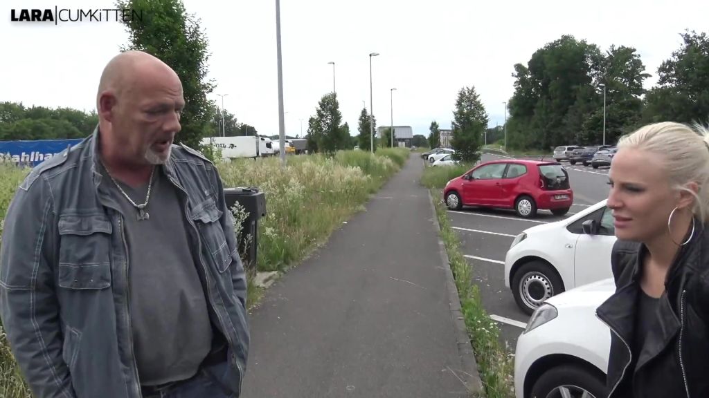 sexy foto nr. 3 von Autobahn WC defekt | PUBLIC PISS | Mein Champagner ist für jeden da