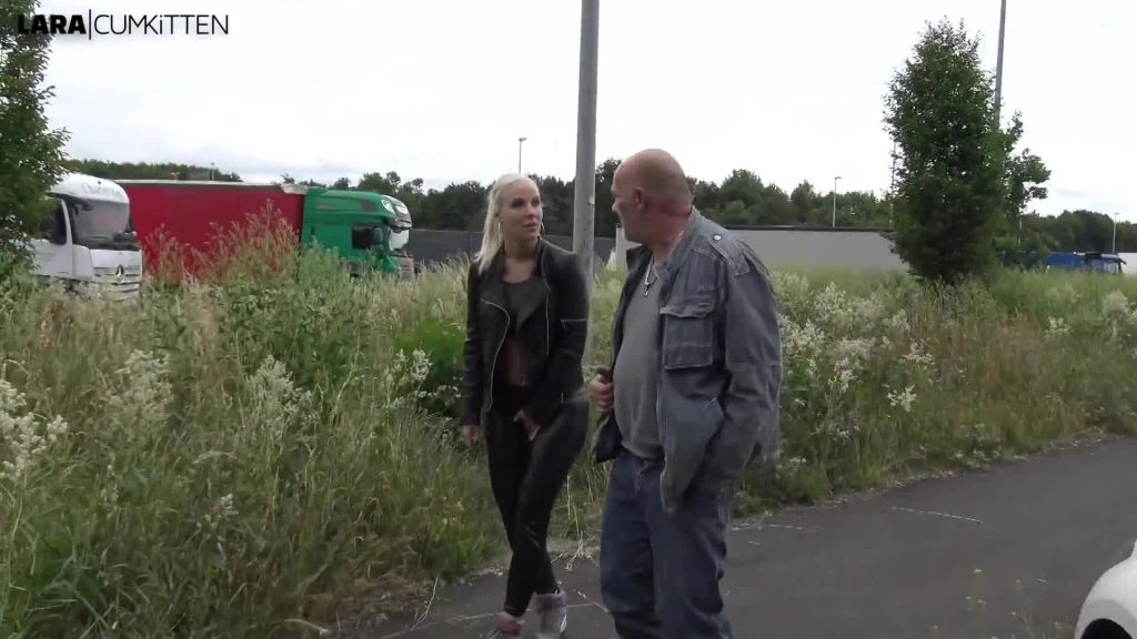 sexy foto nr. 4 von Autobahn WC defekt | PUBLIC PISS | Mein Champagner ist für jeden da