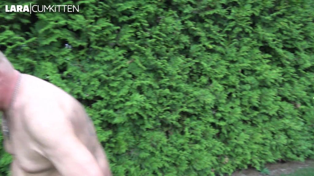 sexy foto nr. 3 von PISS REKORD | Über 1 Liter Natursekt mit dem Trichter in sein Maul