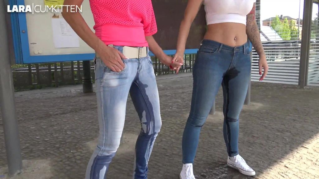 sexy foto nr. 7 von JEANS 2x nacheinander VOLLGEPISST | Ständige Notdurft in der Öffentlichkeit