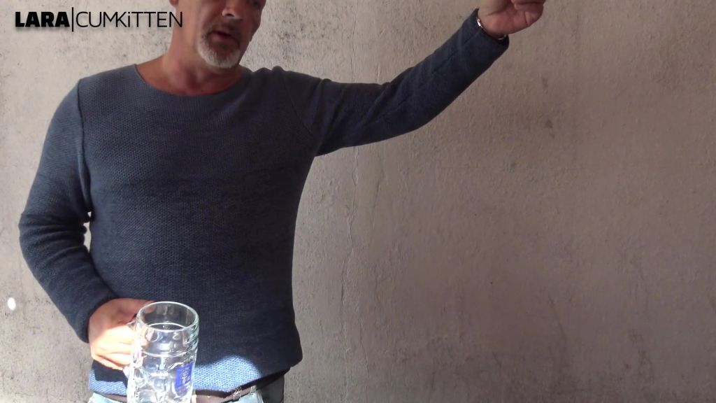 sexy foto nr. 2 von Oktoberfest PISS | Eine Maß Mädchen-Bräu frisch aus unseren Fotzen gezapft