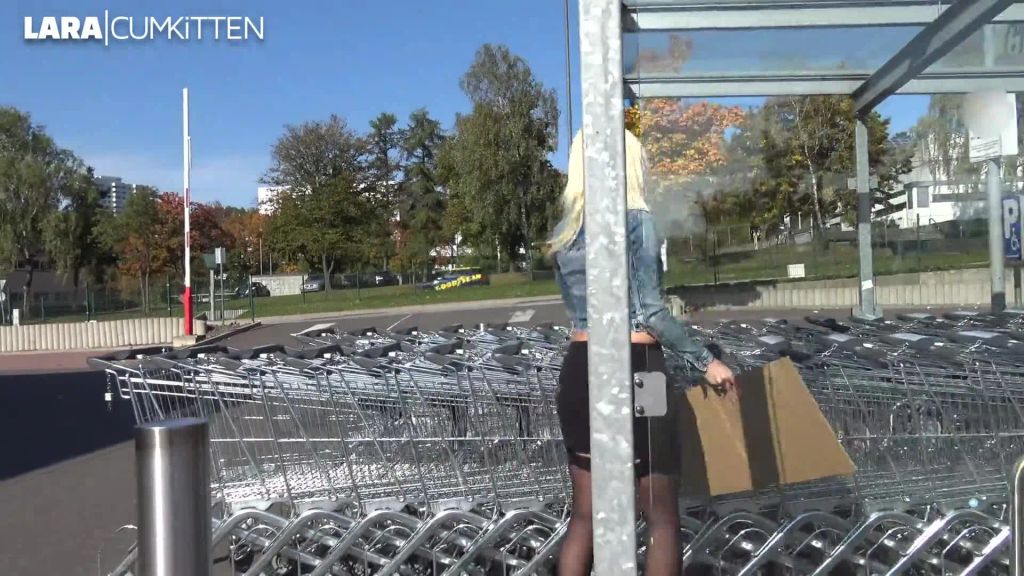 sexy foto nr. 1 von Billige Discounter HOBBY-HURE | Verbotener PUBLIC FREMDFICK vor dem Supermarkt