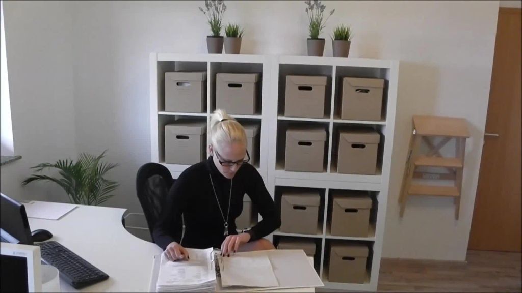 Spermageile Azubi Schlampe | Schlampen Quickie in der Pause