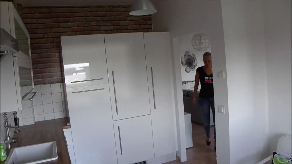 sexy foto nr. 1 von Ich hab mir wieder in meine enge Jeans gepisst