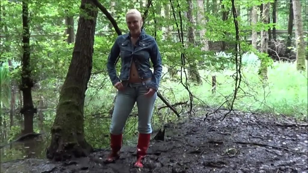 sexy foto nr. 1 von Piss Schlammschlacht im Sumpf in enger Jeans   Gummistiefel