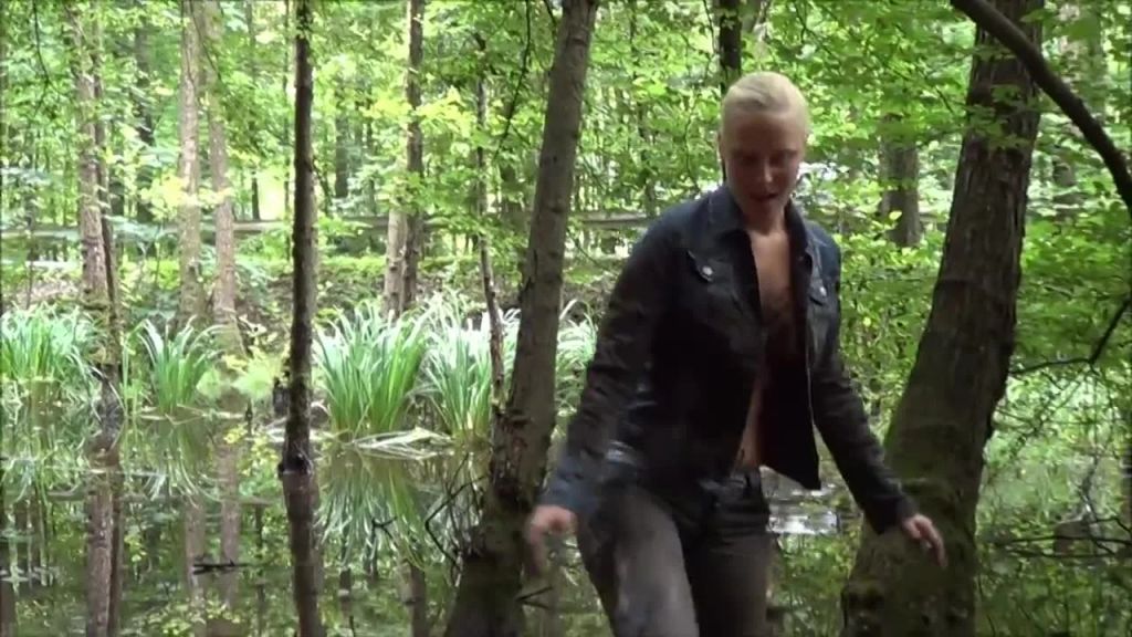 sexy foto nr. 8 von Piss Schlammschlacht im Sumpf in enger Jeans   Gummistiefel