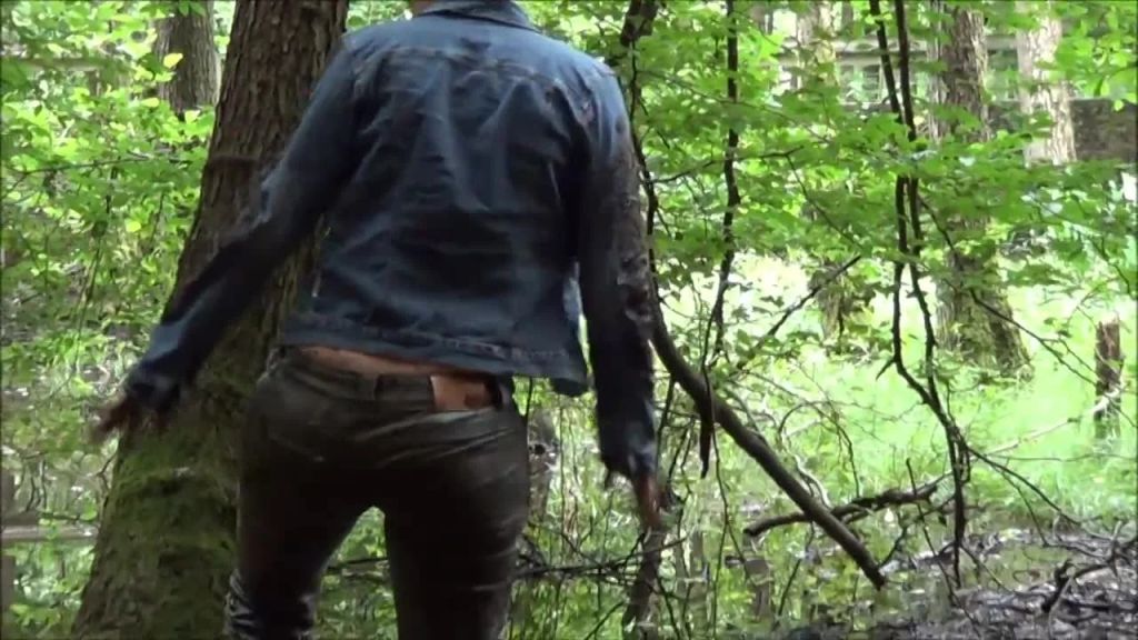sexy foto nr. 9 von Piss Schlammschlacht im Sumpf in enger Jeans   Gummistiefel