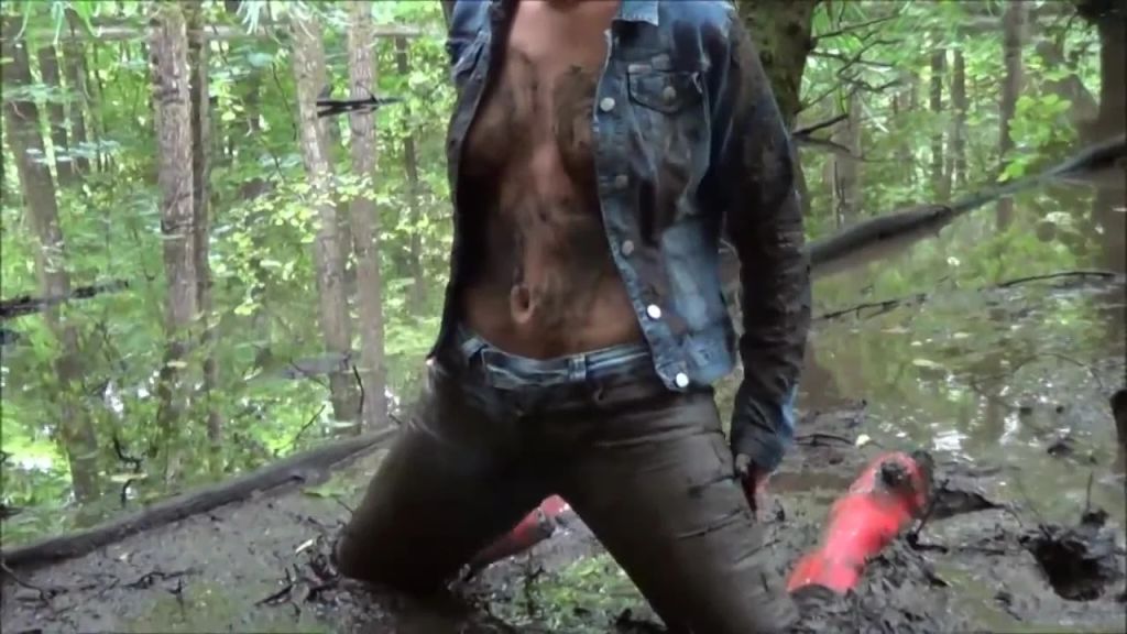 sexy foto nr. 10 von Piss Schlammschlacht im Sumpf in enger Jeans   Gummistiefel