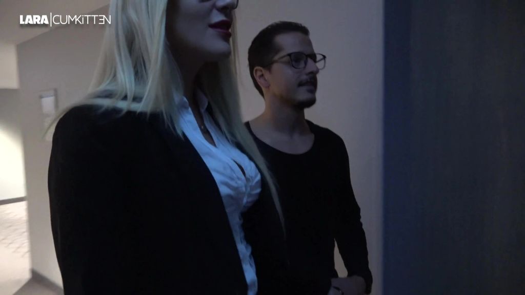sexy foto nr. 2 von Nuttige Büroschlampe fremd zerfickt | Mitten auf dem Hotelflur