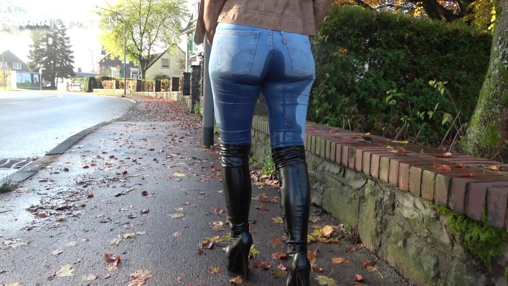 sexy foto nr. 9 von Extrem vollgepisst | Sexy Jeans und Stiefel Walk
