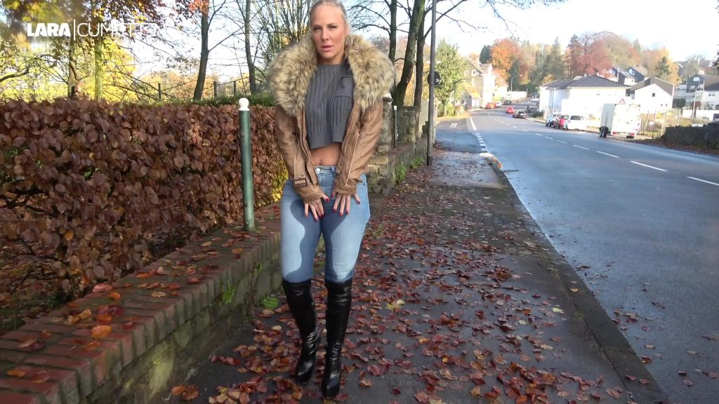 sexy foto nr. 10 von Extrem vollgepisst | Sexy Jeans und Stiefel Walk