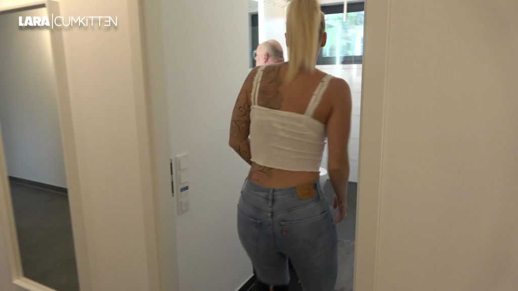 Devotes Jeans und Stiefel Girl | EINGEPISST beim deepthroat