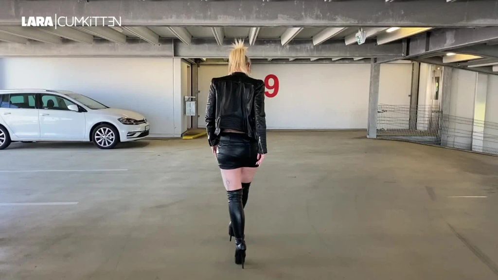 sexy foto nr. 9 von STIEFEL PISS Fetisch | Rein gepisst und weiter gegangen