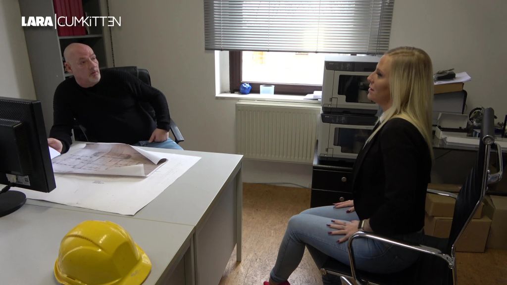 sexy foto nr. 2 von Eingepisst im Bewerbungsgespräch | Büro Fick mit Creampie