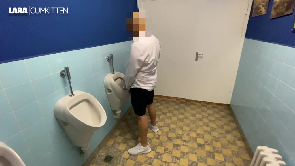 sexy foto nr. 1 von Prallarsch | Er spritzt drauf, seine Freundin leckt es weg