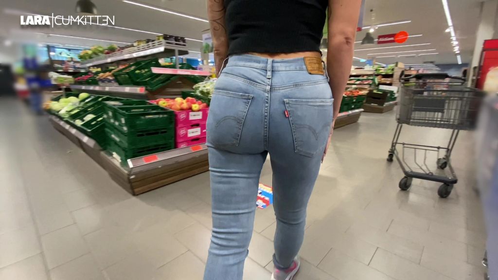 sexy foto nr. 3 von Krasser JEANS PISS | PUBLIC Piss Walk