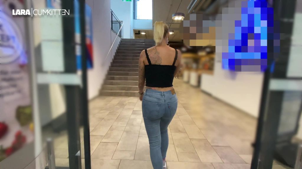 sexy foto nr. 4 von Krasser JEANS PISS | PUBLIC Piss Walk