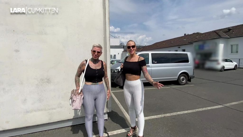 sexy foto nr. 1 von FERNGESTEUERT durch die City | Per App zum DAUER ORGASMUS