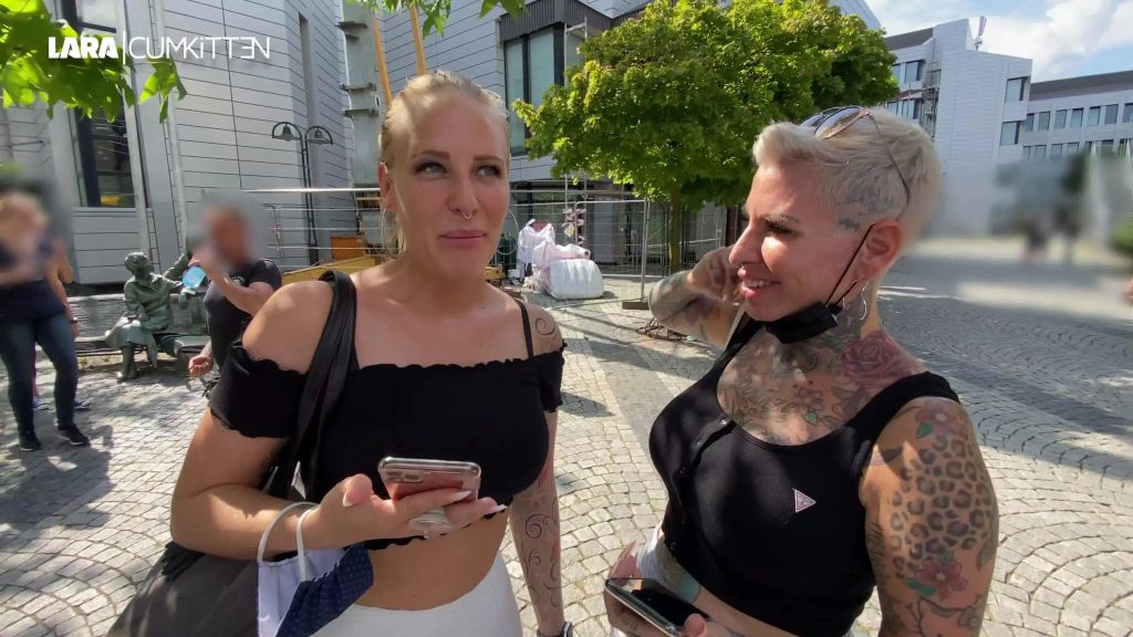 sexy foto nr. 5 von FERNGESTEUERT durch die City | Per App zum DAUER ORGASMUS