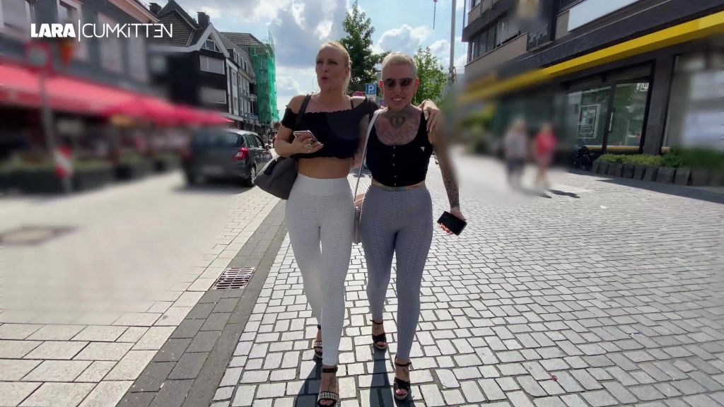 sexy foto nr. 6 von FERNGESTEUERT durch die City | Per App zum DAUER ORGASMUS