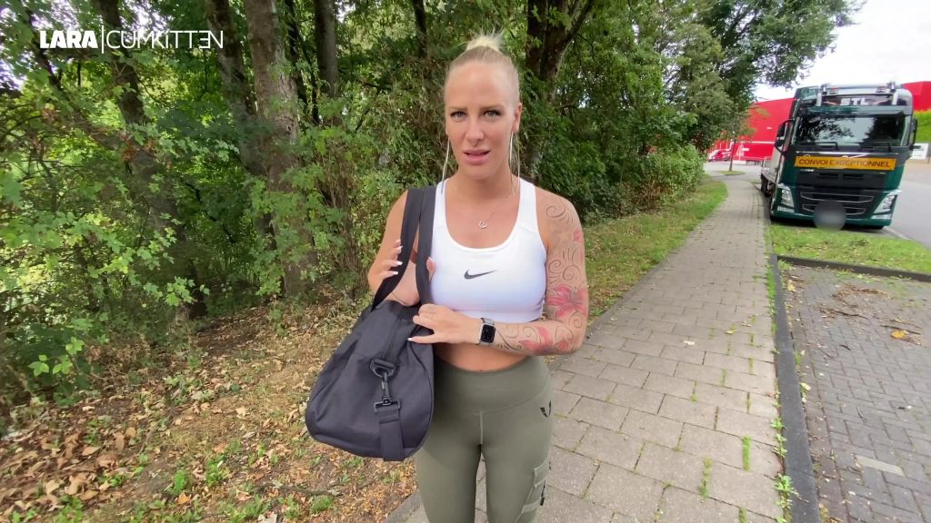 sexy foto nr. 2 von Auf der Straße ERKANNT | Alles geschluckt beim FACIAL DATE