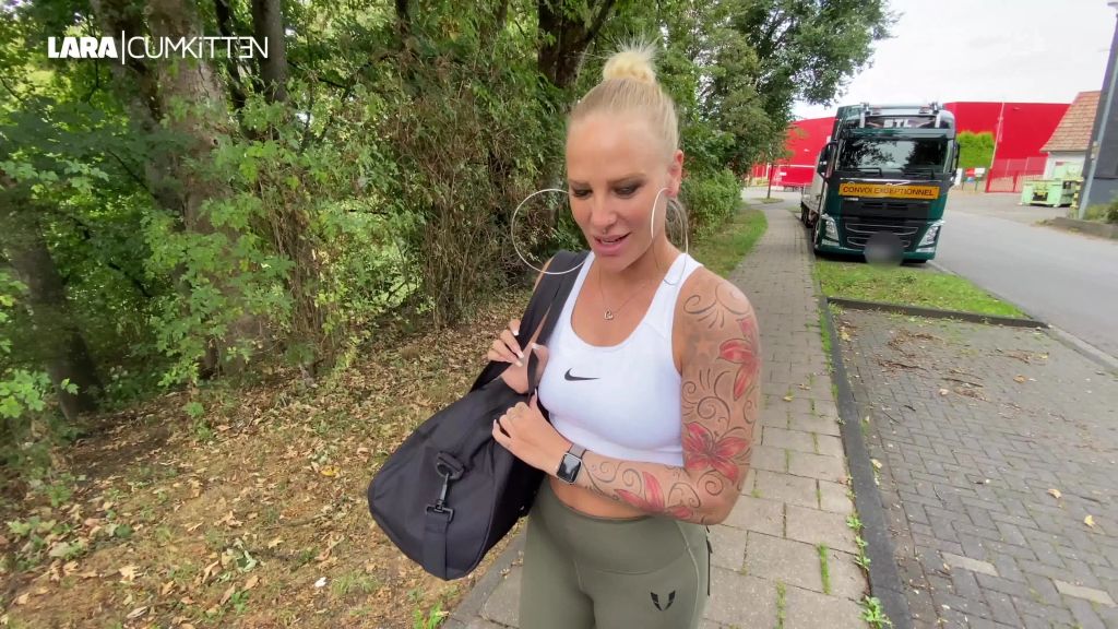 sexy foto nr. 3 von Auf der Straße ERKANNT | Alles geschluckt beim FACIAL DATE