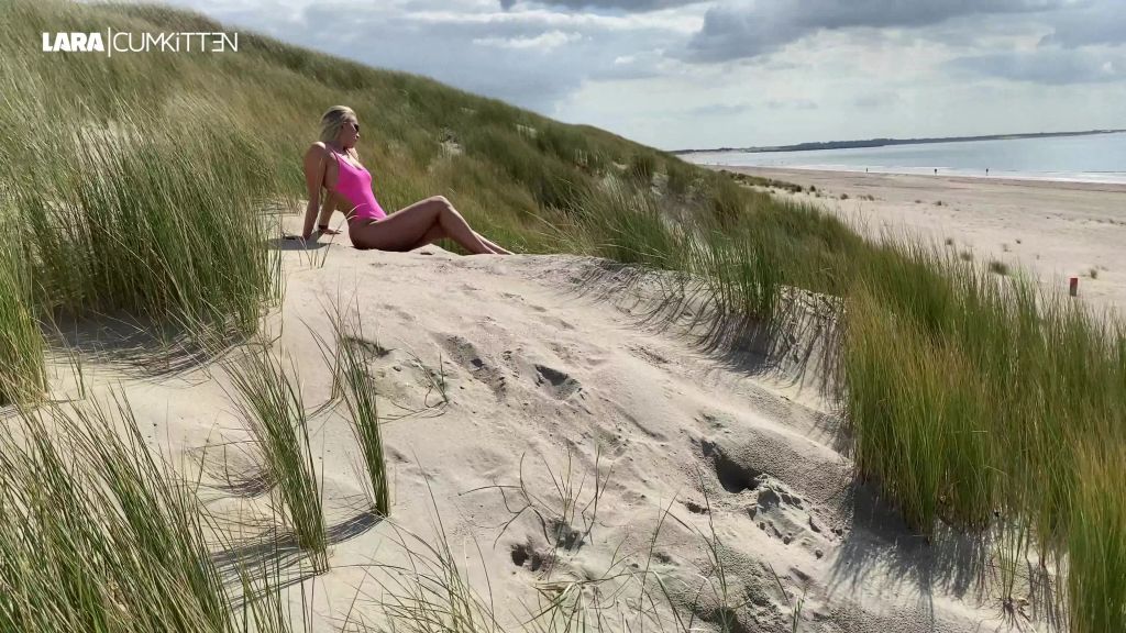 sexy foto nr. 1 von FREMDFICK im String Badeanzug | FACIAL Explosion am Strand