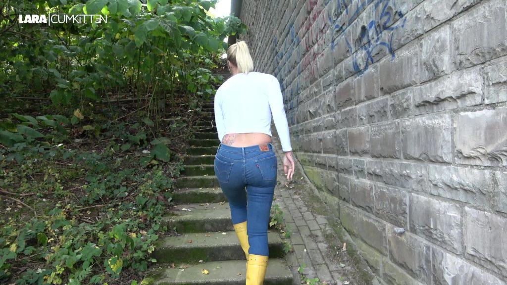 sexy foto nr. 5 von JEANS PISS | Natursekt Spaß in Gummistiefeln