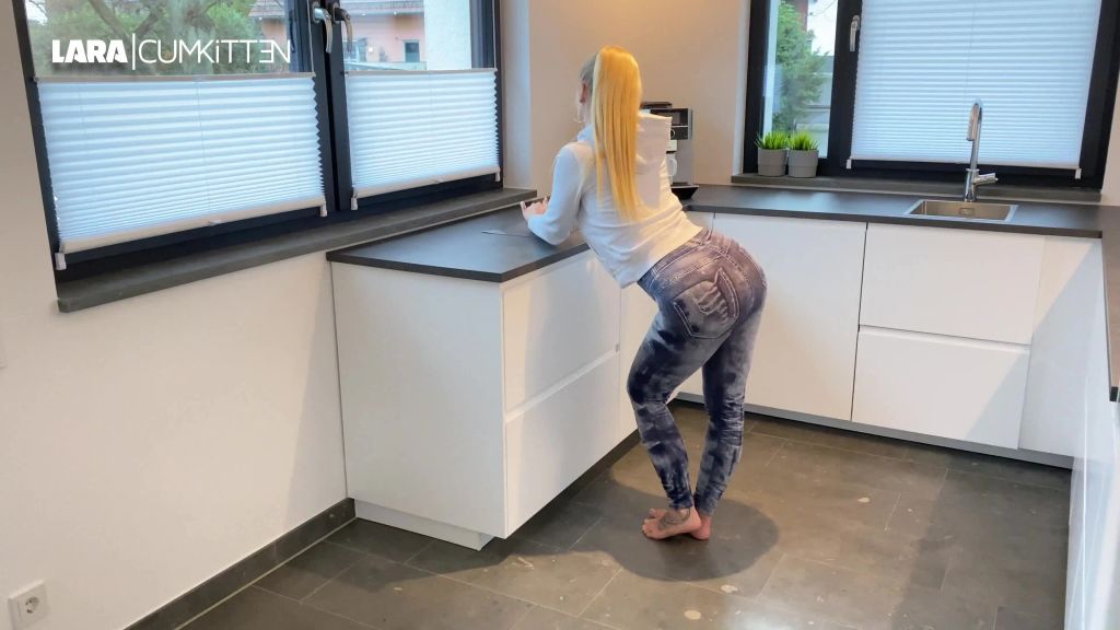 sexy foto nr. 1 von BUBBLE BUTT in Jeggings | DOGGY FICK bis zur SPERMA FONTÄNE