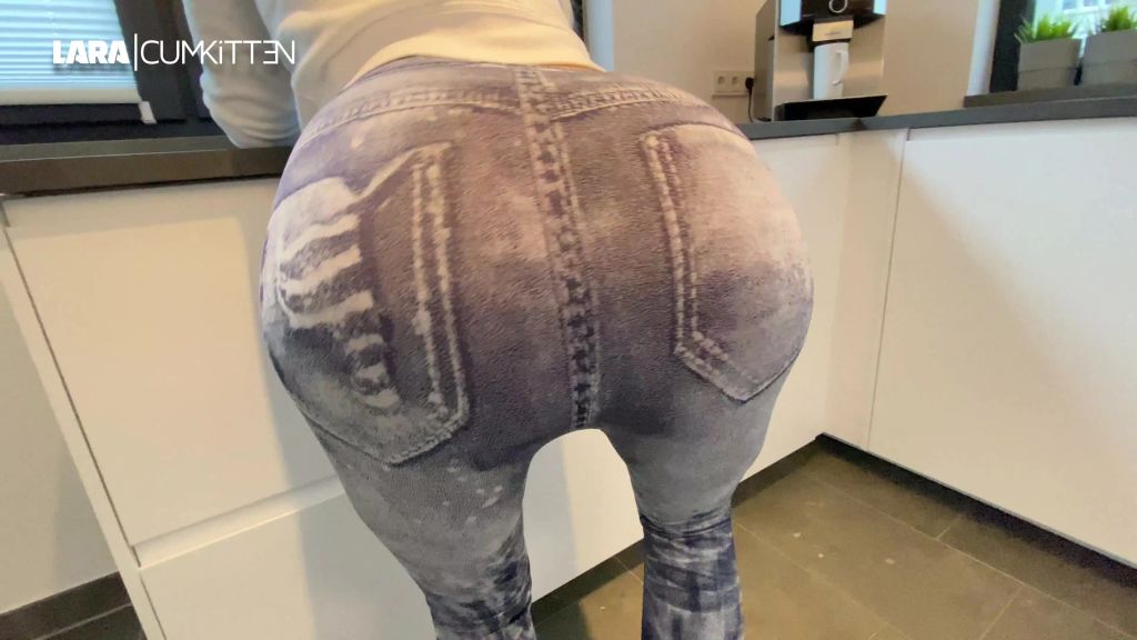 sexy foto nr. 2 von BUBBLE BUTT in Jeggings | DOGGY FICK bis zur SPERMA FONTÄNE