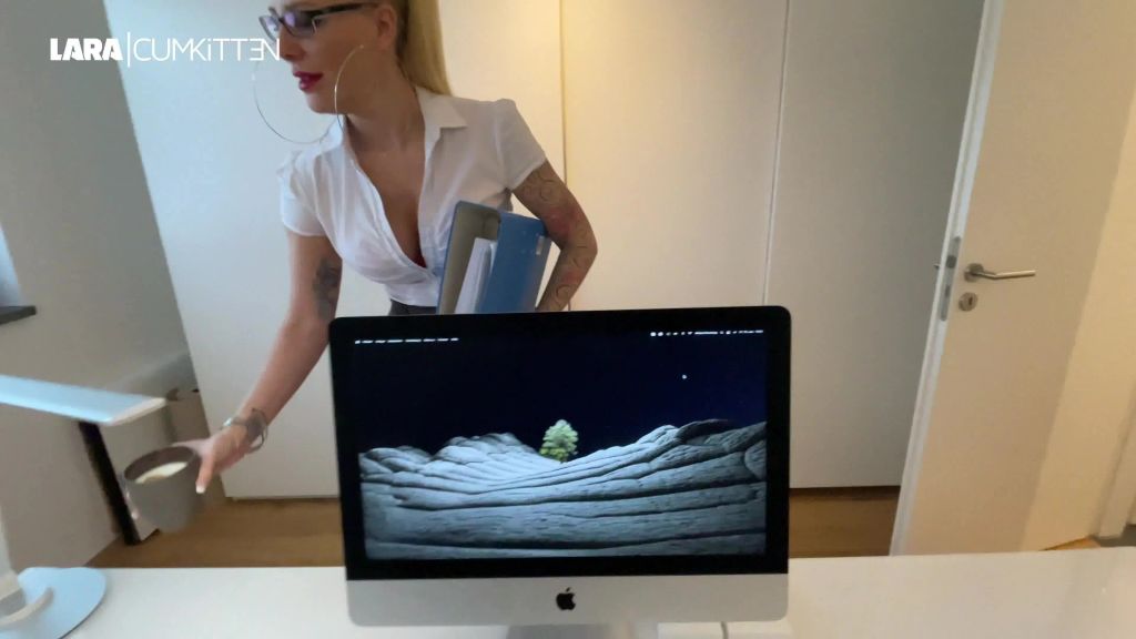 sexy foto nr. 2 von BÜRO FICKSCHLAMPE | Heimlicher Sex mit dem Kollegen