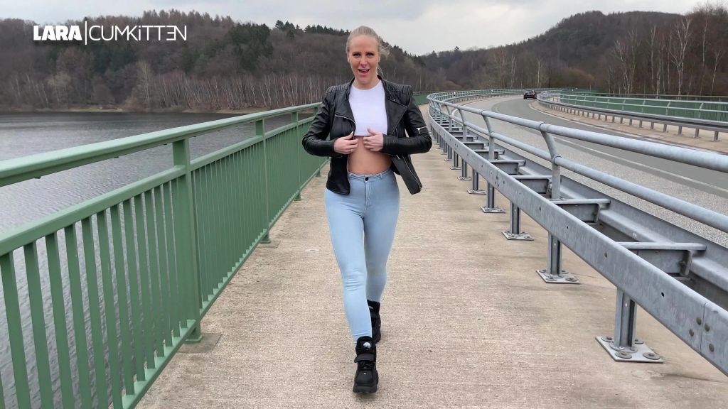 sexy foto nr. 1 von Public JEANS PISS | Eingepisst u. auf den Prallarsch gepisst