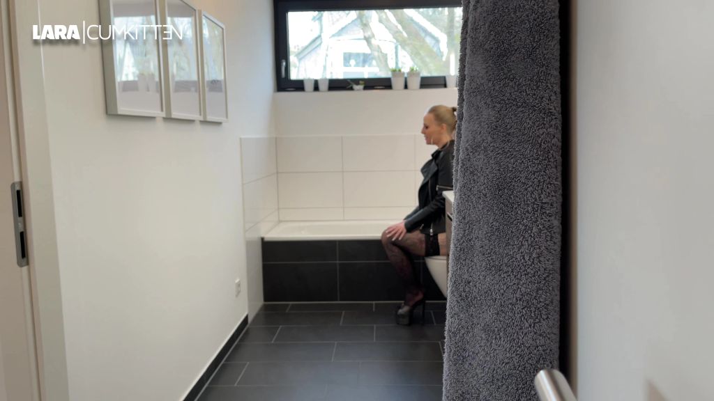 sexy foto nr. 2 von PISSEN bis es überläuft | 1 Liter Messbecher geflutet